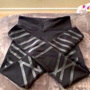 ALO yoga black leggings with leather panels